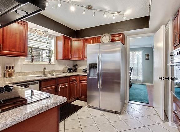 2nd image of 848 E Lexington Ave