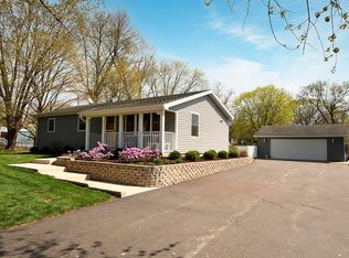 832 Wisconsin Rd, New Lenox, IL 60451