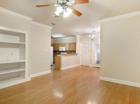 4625 Burbank Dr