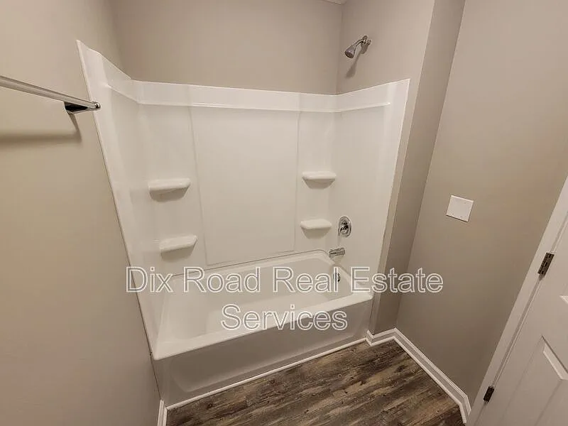 4 bed, 2.5 bath, 1717 sqft, $2,095 — Photo 4