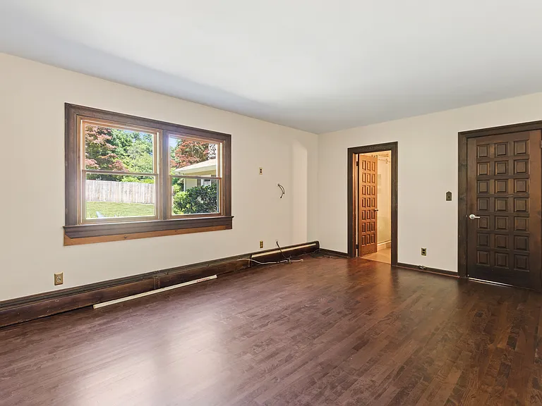 8 Crosby Ln — Photo 17