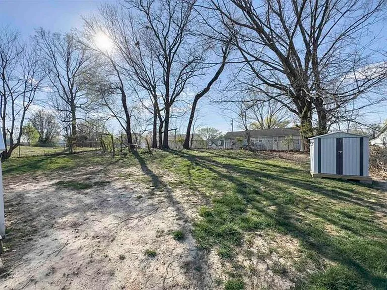 1028 Bush Ave — Photo 28