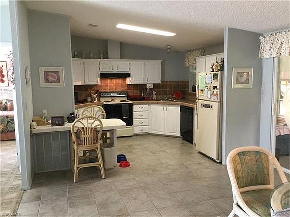 3rd image of 10024 Bardmoor Ct