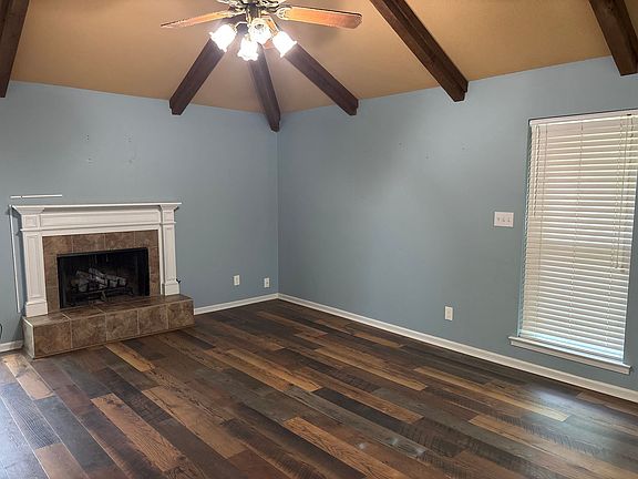 3rd image of 3205 Milan Dr
