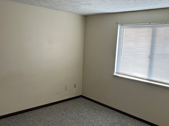4th image of 2 Glen Hollin Dr #J