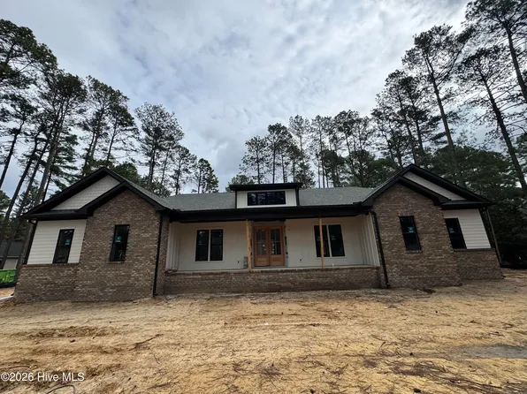 60 Devon Dr, Pinehurst, NC 28374