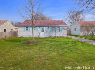 1303 Hollywood St NE, Grand Rapids, MI 49505