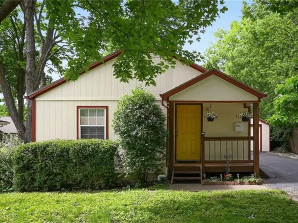 103 NE Ash St, Lees Summit, MO 64063