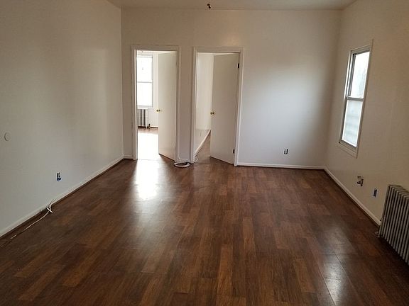 2nd image of 330 20th St #3