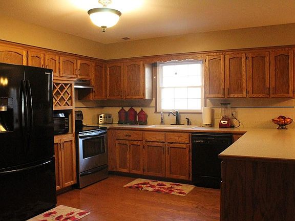 Kitchen - lots of cabinets