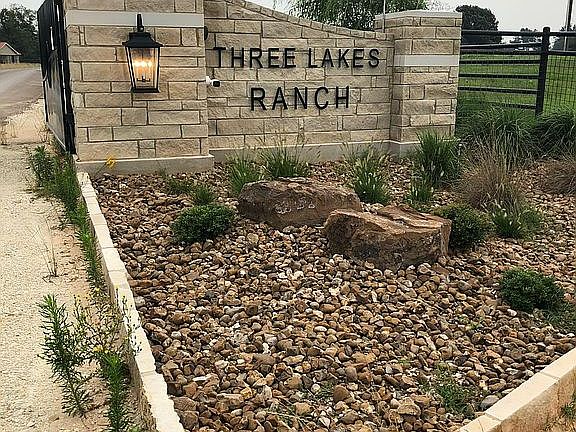 2nd image of 1841 Private Road 1315