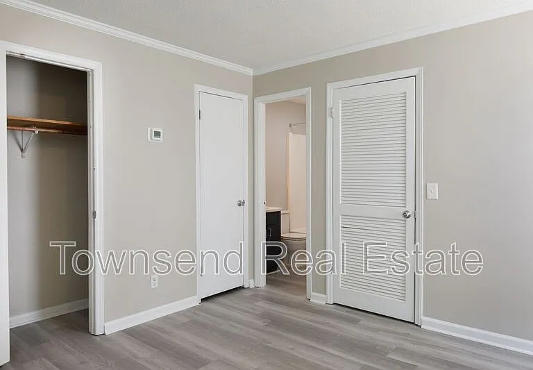 5849A Century Oaks Dr — Photo 7