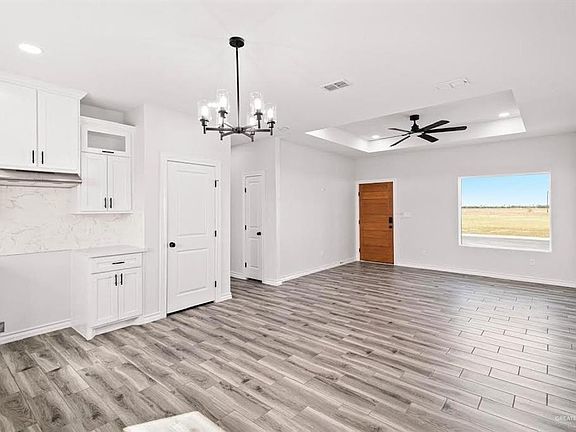 5th image of 1802 Karianna Dr