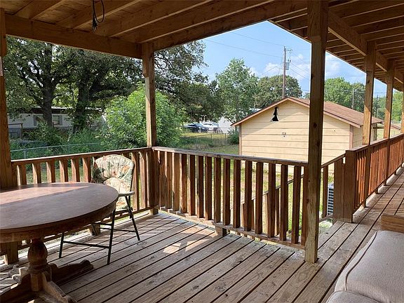 5th image of 925 Hemlock Dr
