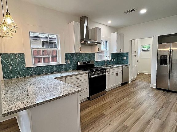 4th image of 1034 Woodland Ave