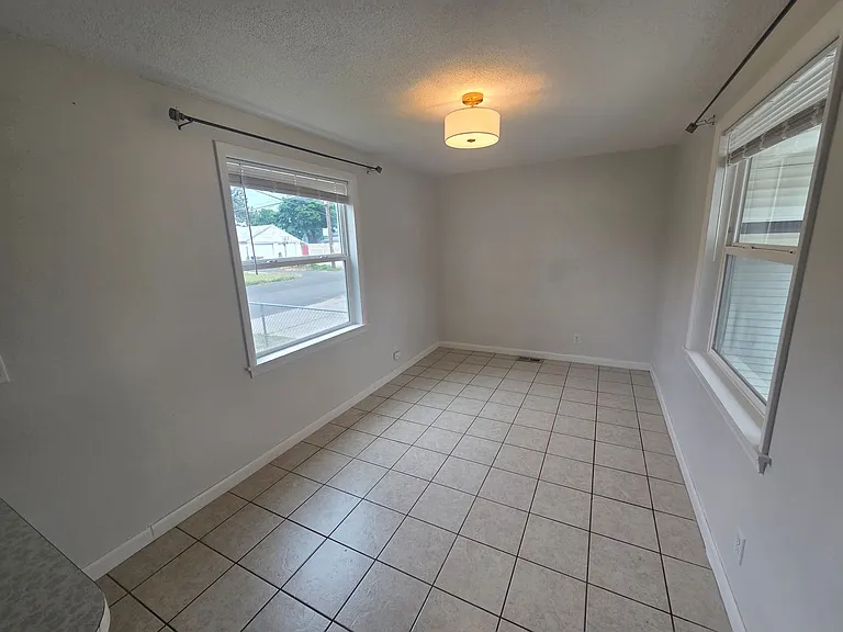 3703 W Rockwell Ave — Photo 29