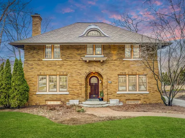 6167 Washington CIRCLE, Wauwatosa, WI 53213