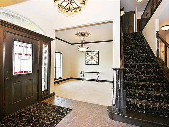 4th image of 9516 Catalpa Cir