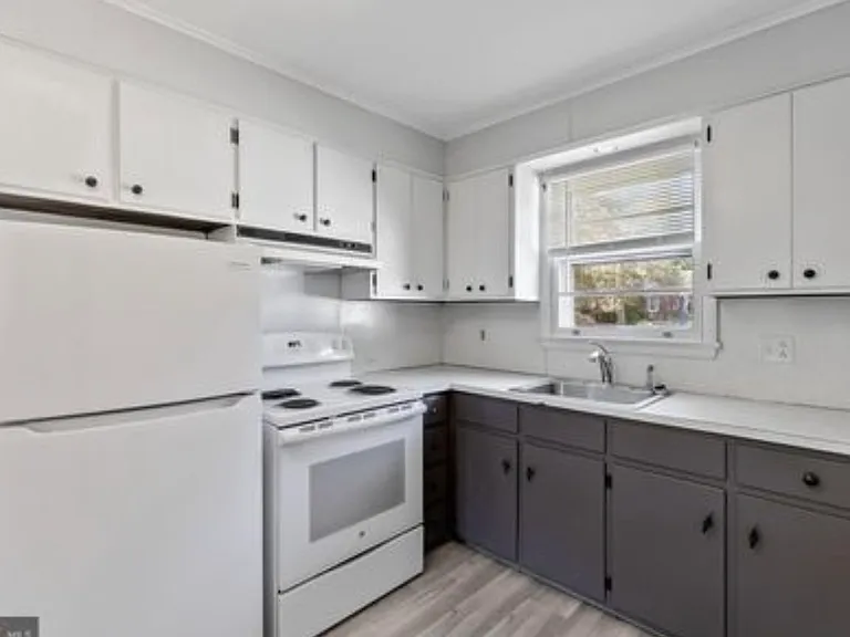 25 Glenwood Ave #B — Photo 1