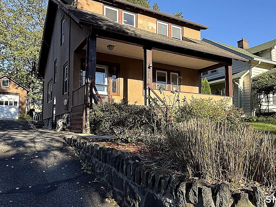 136 Mead Ave