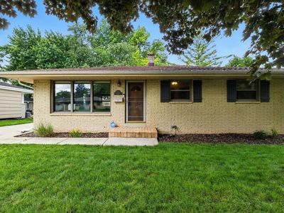 W148N8461 Albert PLACE, Menomonee Falls, WI, 53051