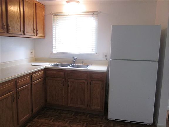 kitchen/ refrigerator