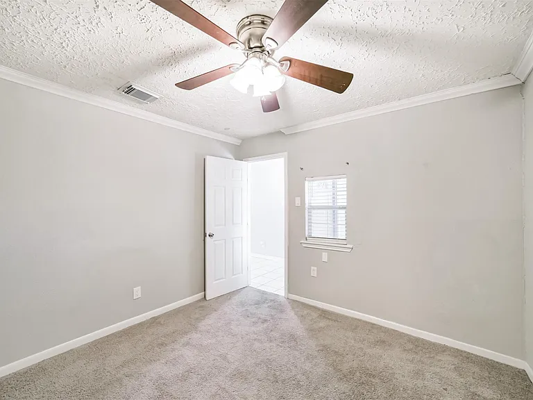 22203 Fincastle Dr — Photo 27