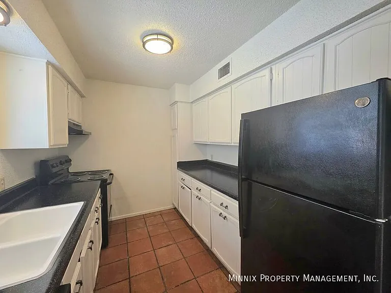 Whispering Oaks 1904 N. Midland — Photo 37