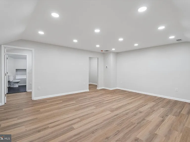 4359 Fleming St — Photo 24