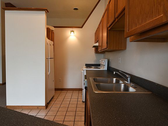 2nd image of 412 Pearl St #1