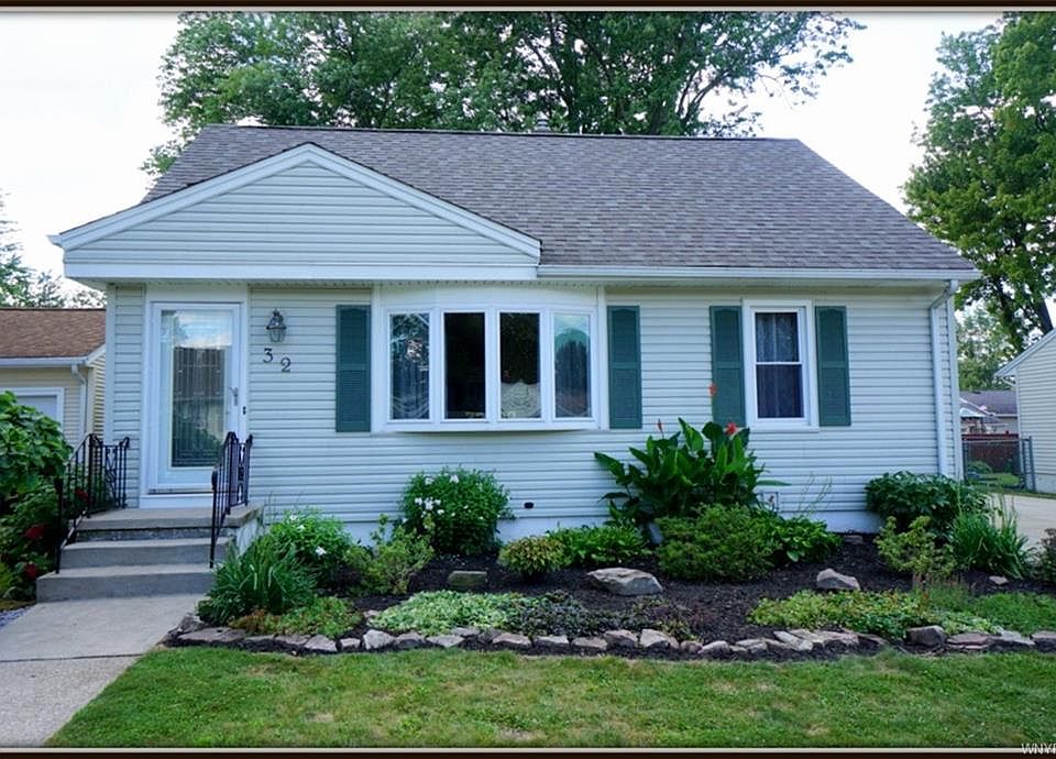 1st image of 32 Warren Dr