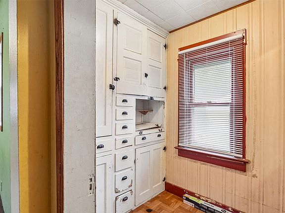 12th image of 2814 E Walnut St