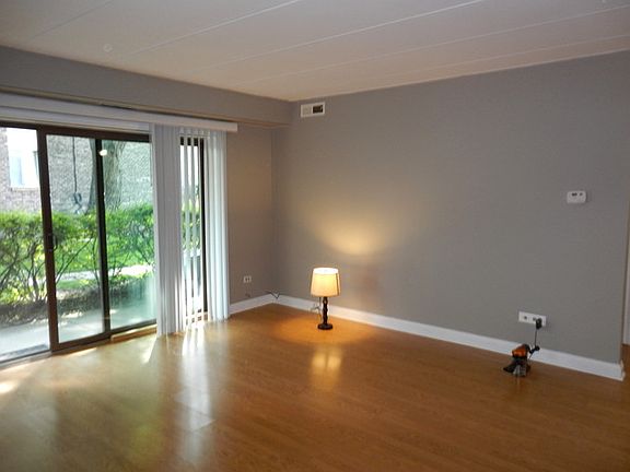 3rd image of 5241 James Ln APT 1114