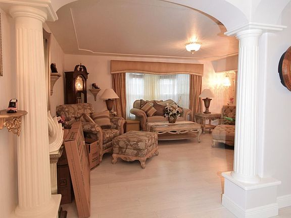 3rd image of 3737 Chiara Dr