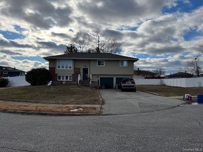 6 Bark Court, Deer Park, NY, 11729
