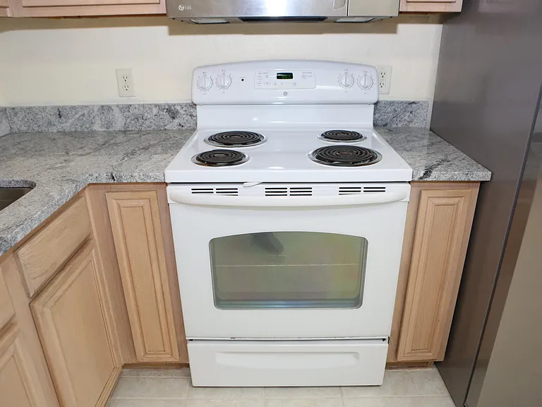 7305 Maplewood Dr — Photo 17