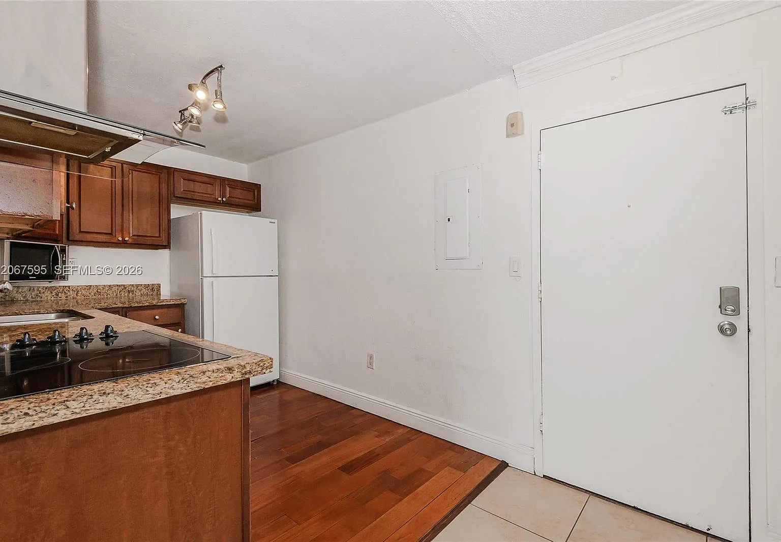 Bayview Palms Condo — Photo 4