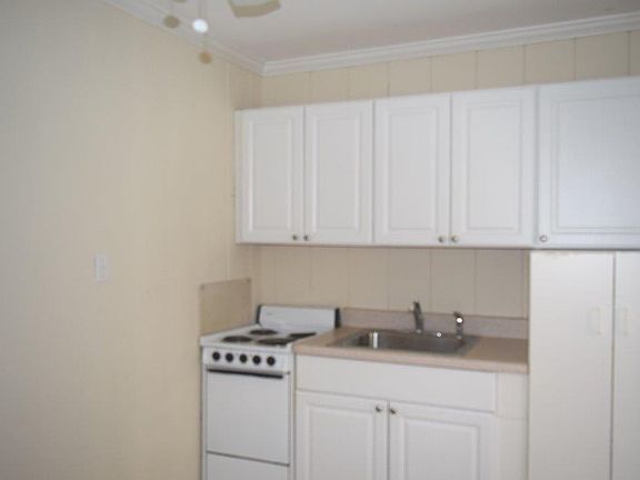 3rd image of 628 N M St APT 3