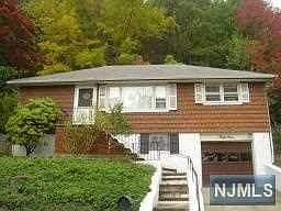 2nd image of 59 Thomas St