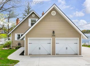 999 Lakeside Dr, Brighton, MI 48116