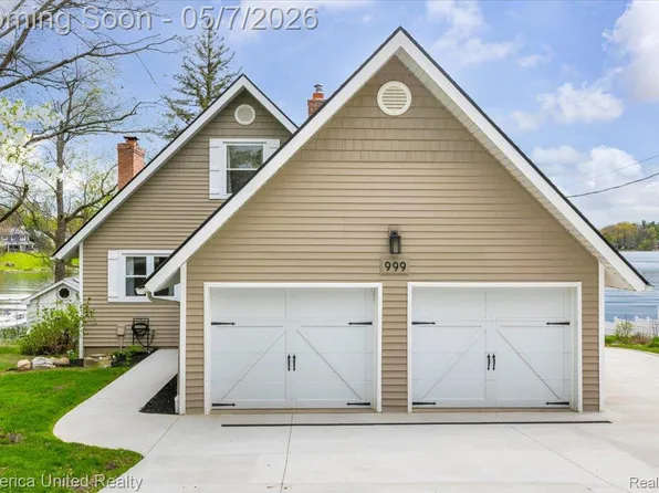 999 Lakeside Dr, Brighton, MI 48116