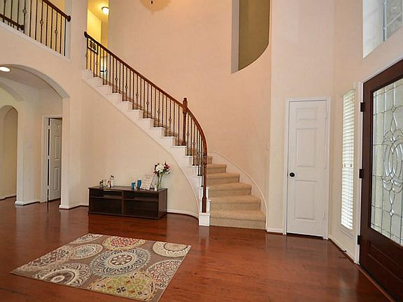 3rd image of 27903 Hollyfare Dr
