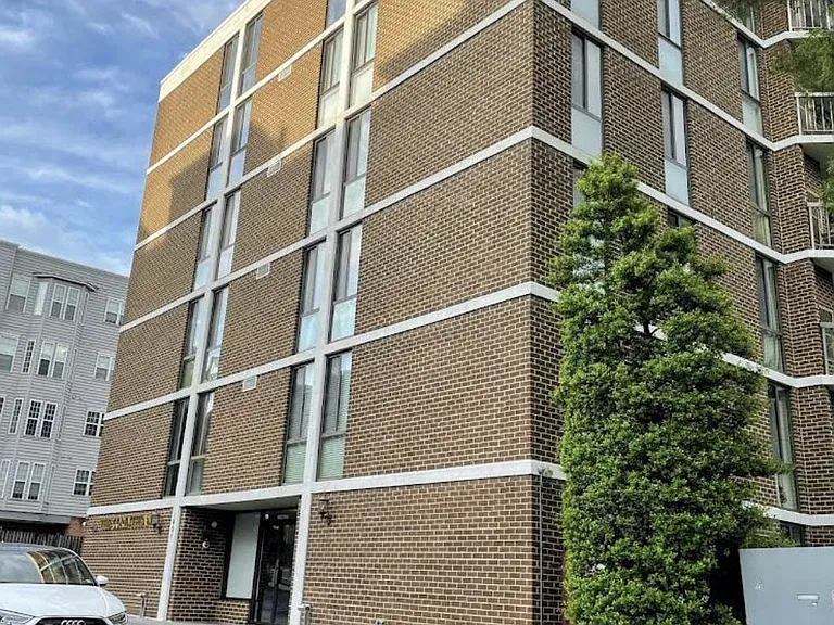 1401 N Rhodes St #406 — Photo 12