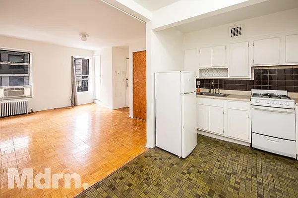 Rented by Mdrn Residential | media 7