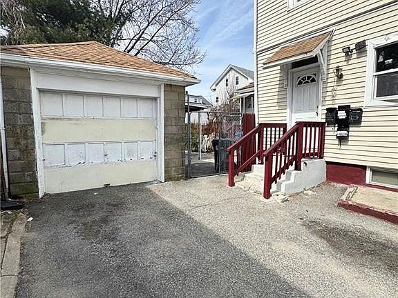 5th image of 166 Bath St