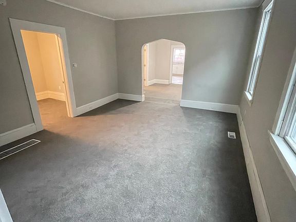 3rd image of 11825 Forest Ave #1