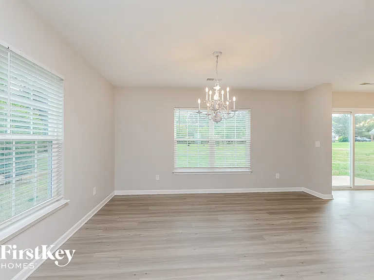 107 Sawyer Ln N — Photo 5