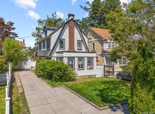 4718 163rd St, Flushing, NY 11358