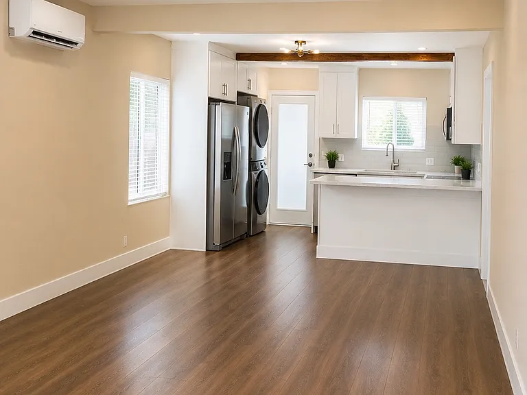 615 S Helena St — Photo 3