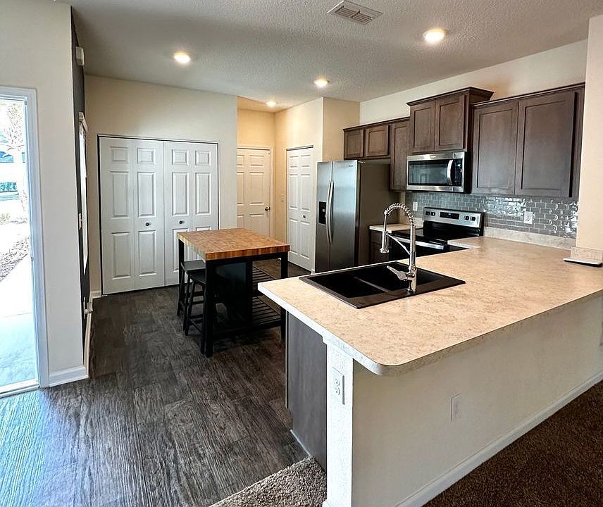 1st image of 182 Scotch Pebble Dr